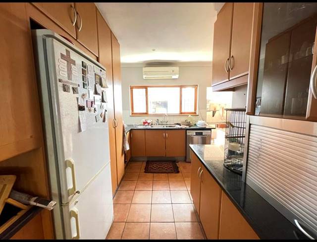 4 BEDROOM HOUSE FOR SALE IN PANORAMA